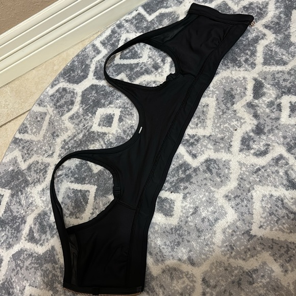 Lululemon Drop It Like It's Hot Bra Bordeaux Drama Released: 10/2015 - Picture 6 of 8